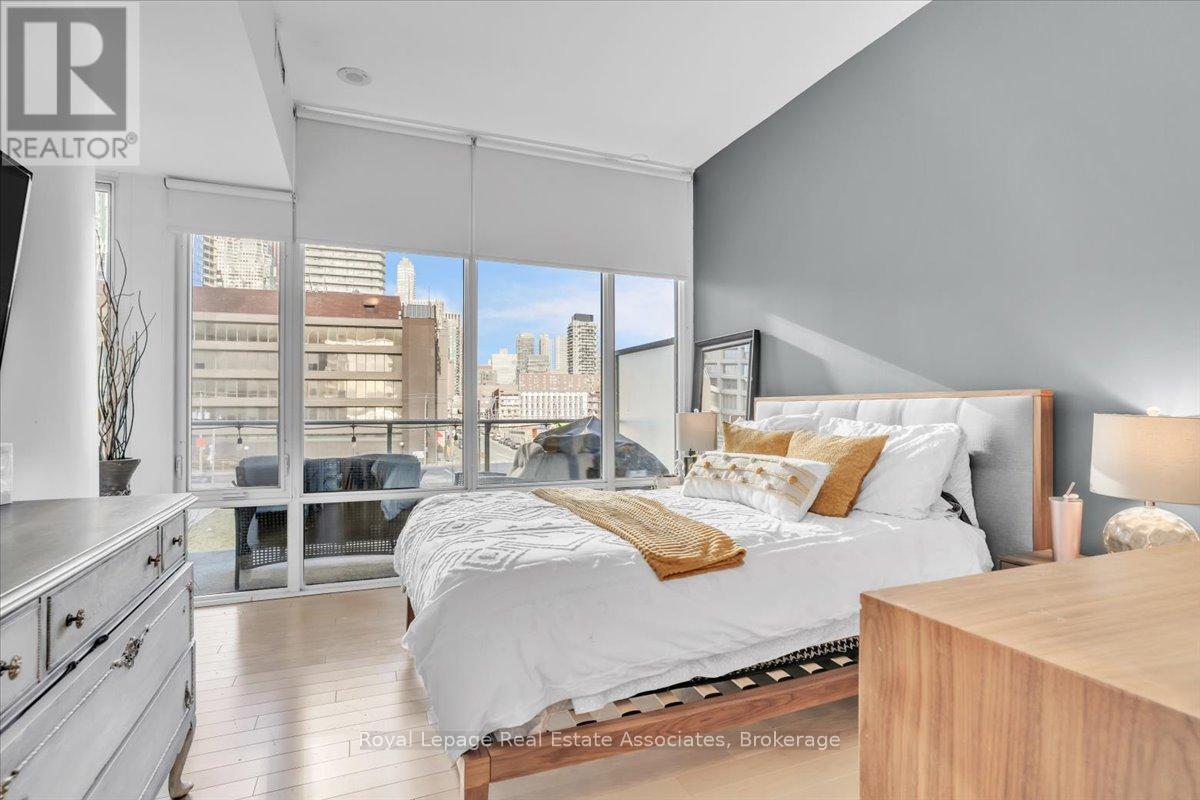 323 - 29 Queens Quay E, Toronto, ON - Indoor Photo Showing Bedroom