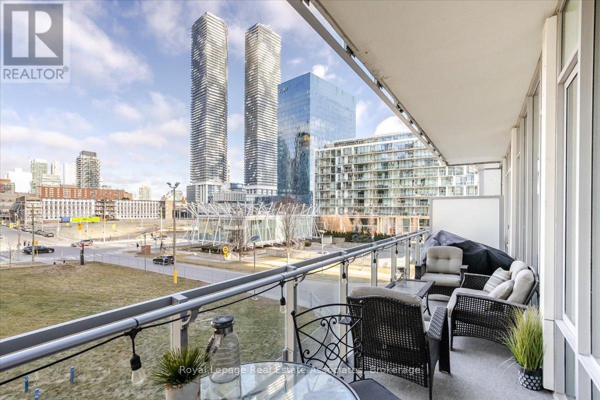 323 - 29 Queens Quay E, Toronto, ON - Outdoor