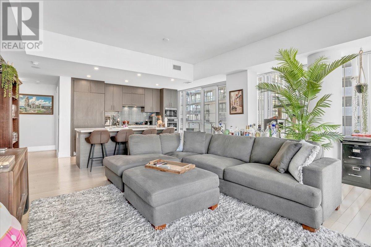 323 - 29 Queens Quay E, Toronto, ON - Indoor Photo Showing Living Room