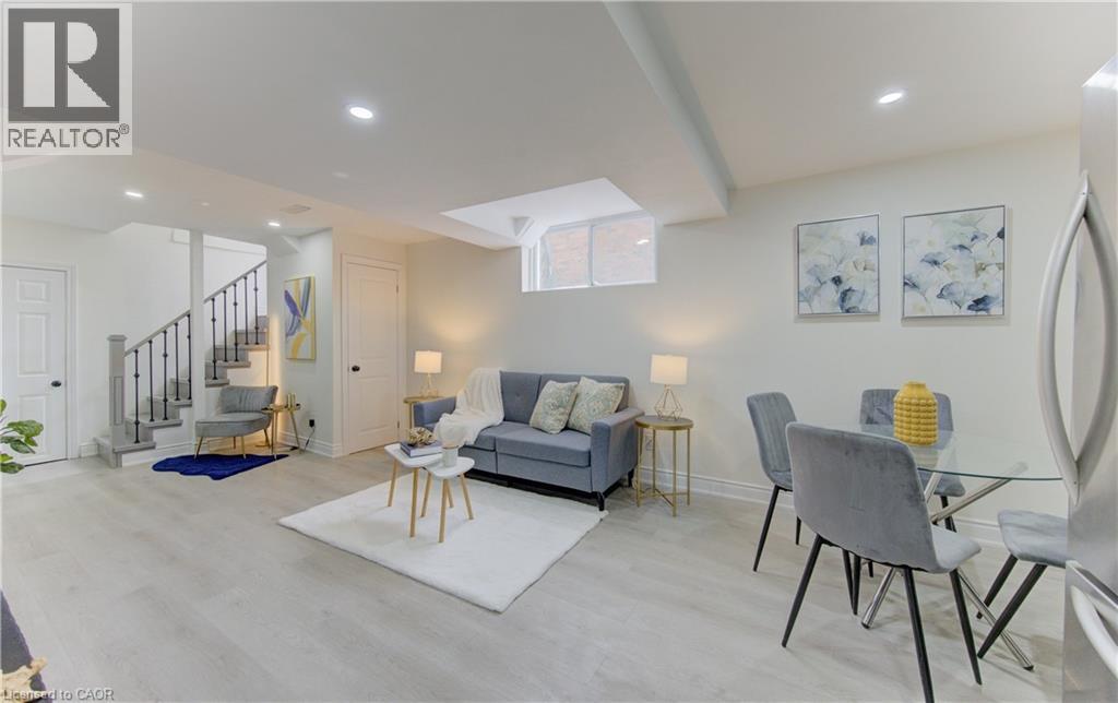 Living room with light wood-style floors and recessed lighting - 171 Sixth Avenue, Kitchener, ON - Indoor