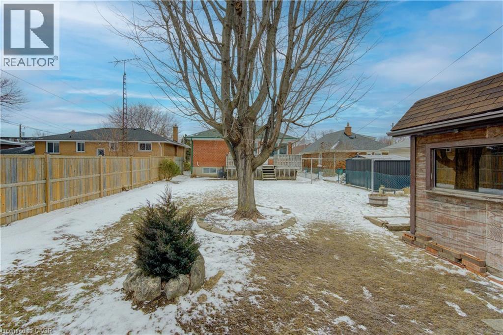 Yard covered in snow featuring a residential view - 171 Sixth Avenue, Kitchener, ON - Outdoor