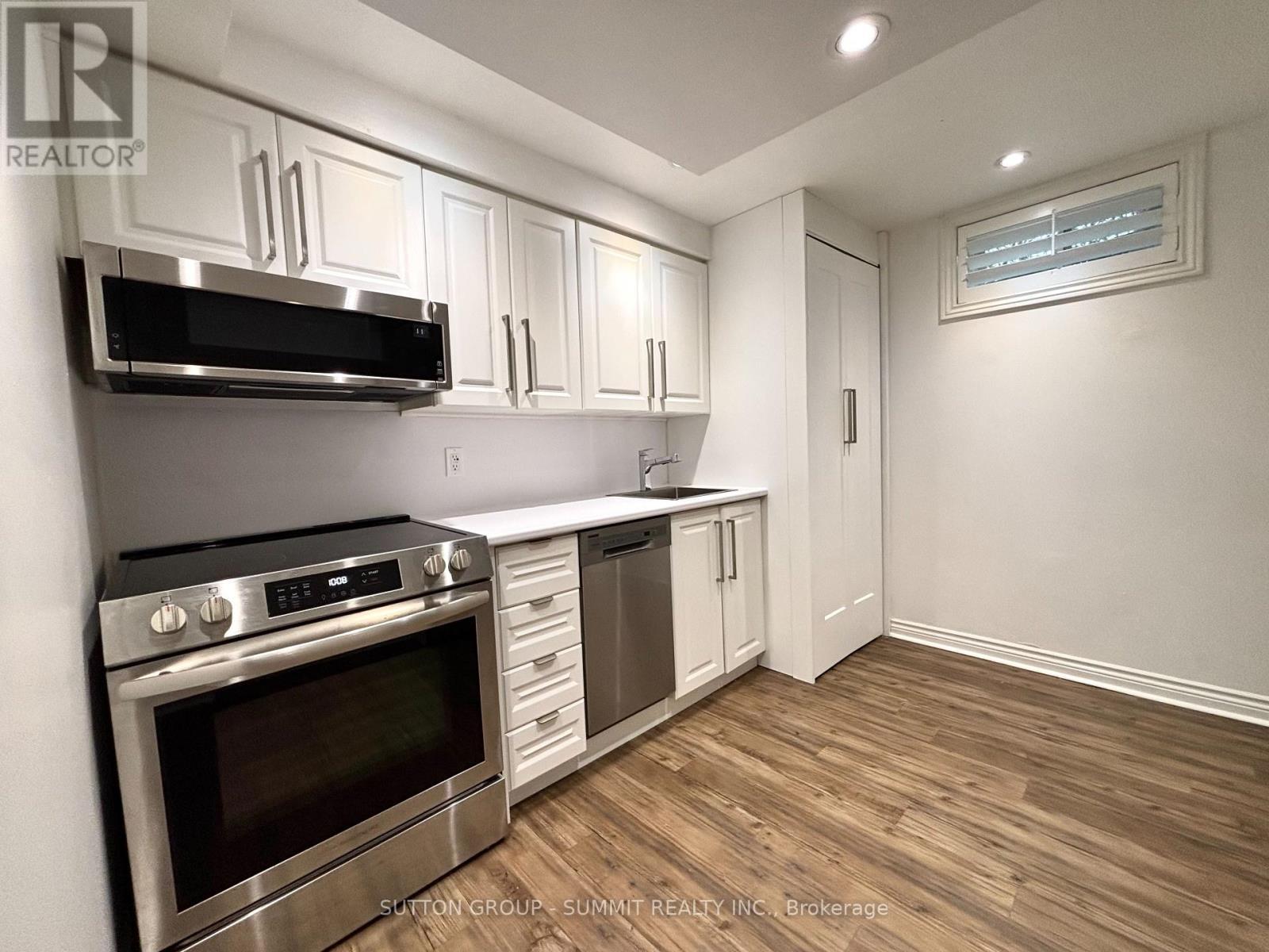 1100 Feeley Court, Mississauga, ON - Indoor Photo Showing Kitchen