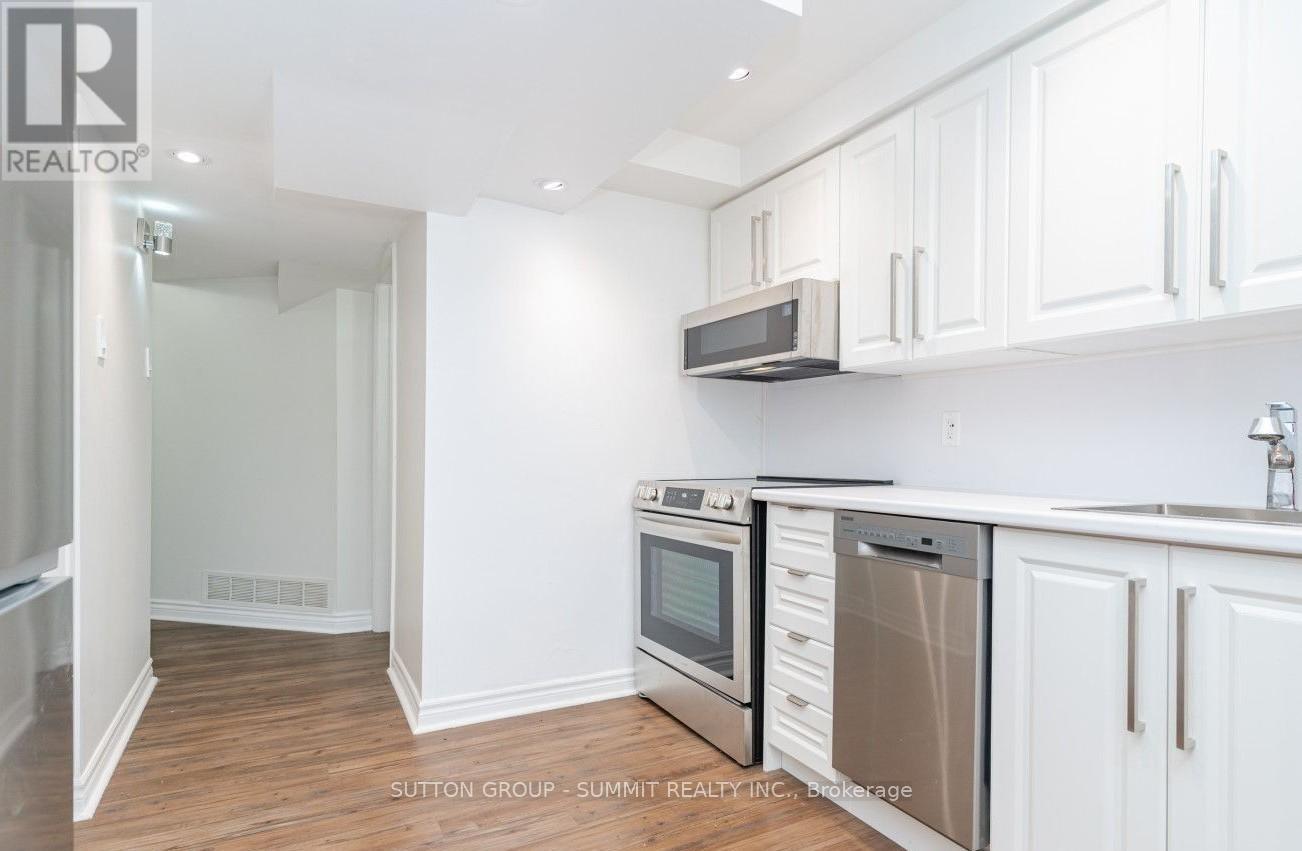 1100 Feeley Court, Mississauga, ON - Indoor Photo Showing Kitchen