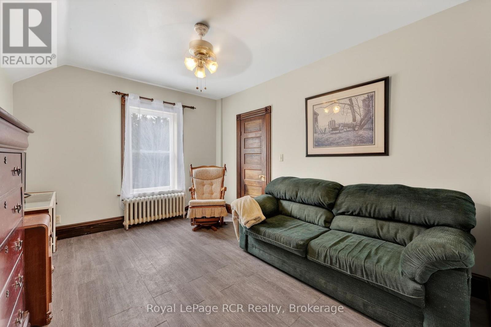 2553 County Road 42, Clearview, ON - Indoor Photo Showing Living Room