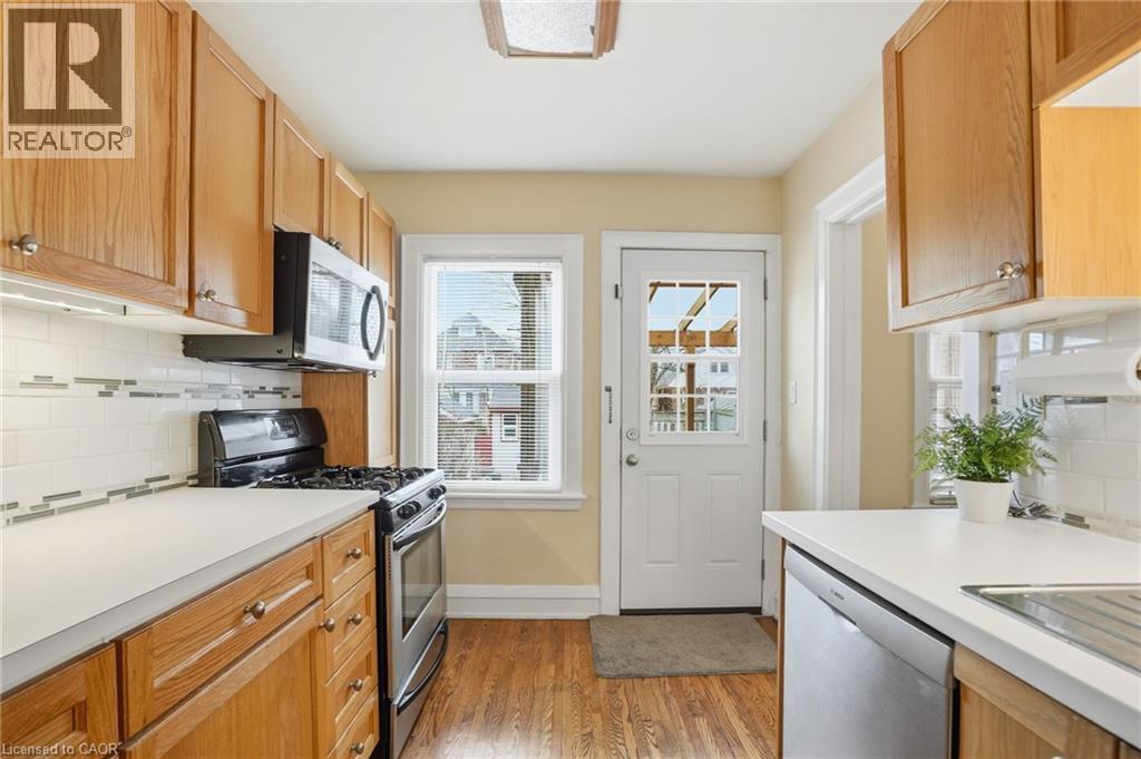 223 Park Row S, Hamilton, ON - Indoor Photo Showing Kitchen