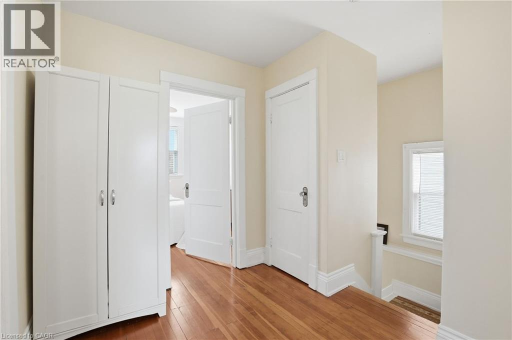 223 Park Row S, Hamilton, ON - Indoor Photo Showing Other Room