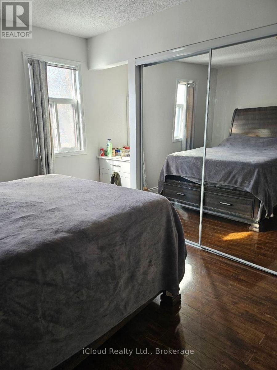 61 Hull Street, Mississauga, ON - Indoor Photo Showing Bedroom