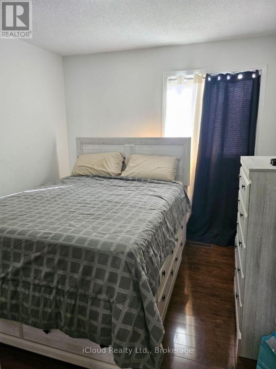 61 Hull Street, Mississauga, ON - Indoor Photo Showing Bedroom