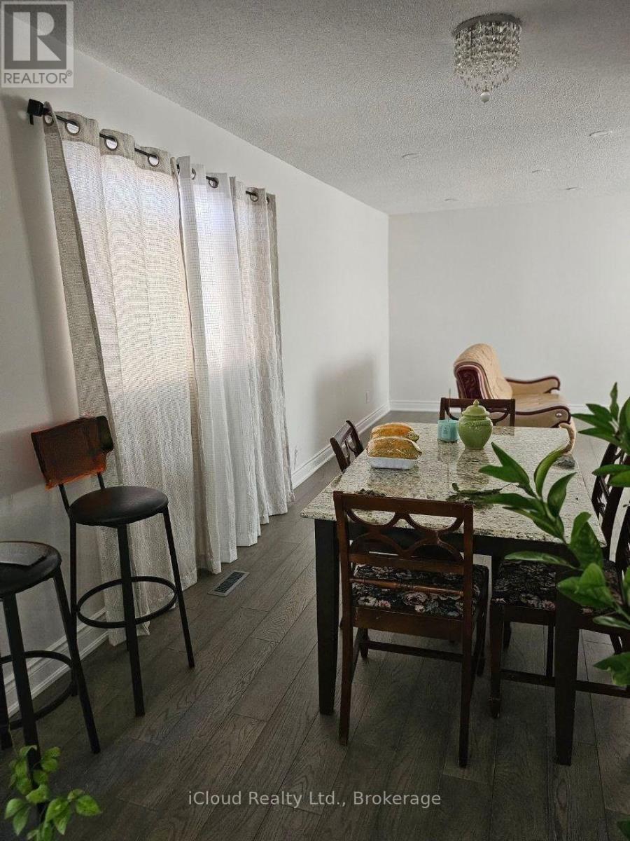61 Hull Street, Mississauga, ON - Indoor Photo Showing Dining Room