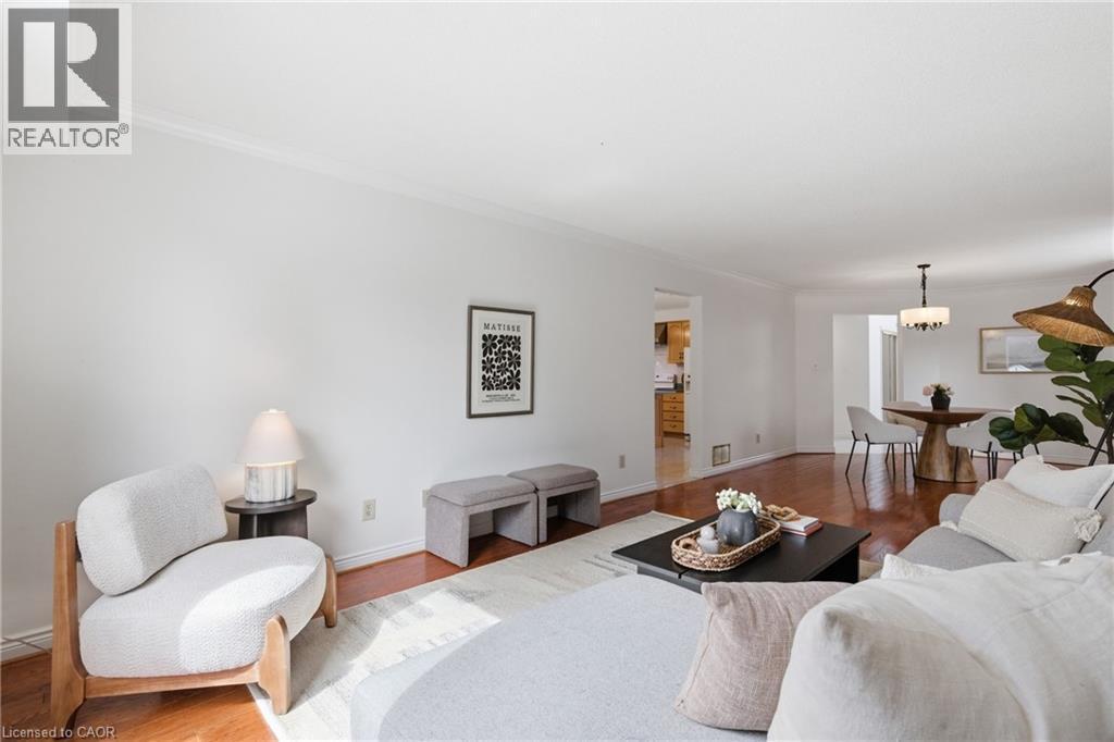 12 Sumner Crescent, Grimsby, ON - Indoor Photo Showing Living Room