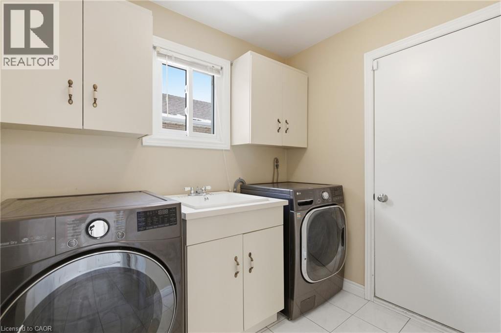 12 Sumner Crescent, Grimsby, ON - Indoor Photo Showing Laundry Room