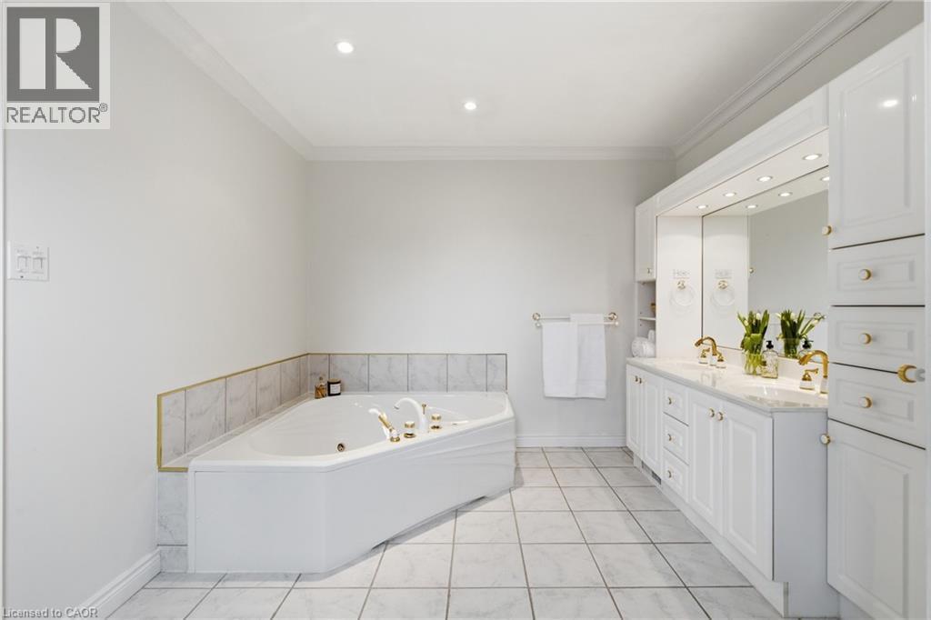 12 Sumner Crescent, Grimsby, ON - Indoor Photo Showing Bathroom