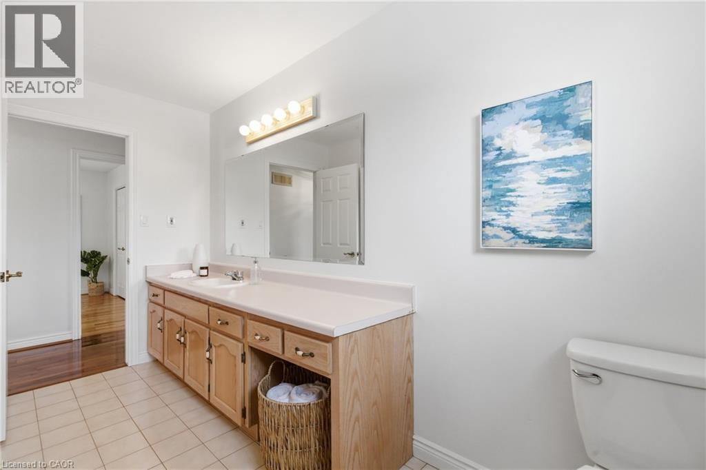 12 Sumner Crescent, Grimsby, ON - Indoor Photo Showing Bathroom