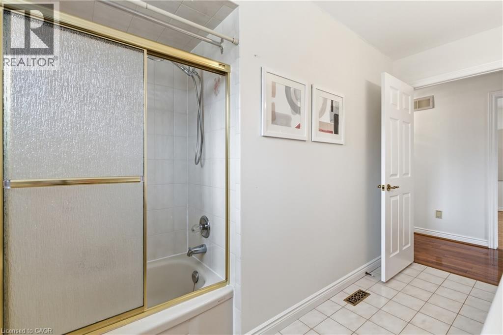 12 Sumner Crescent, Grimsby, ON - Indoor Photo Showing Bathroom