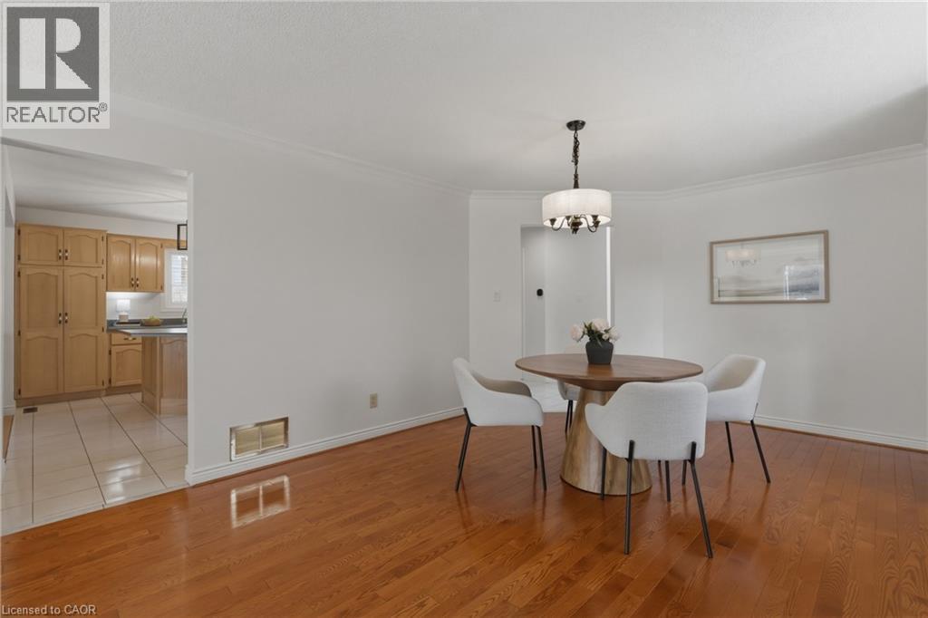 12 Sumner Crescent, Grimsby, ON - Indoor Photo Showing Dining Room
