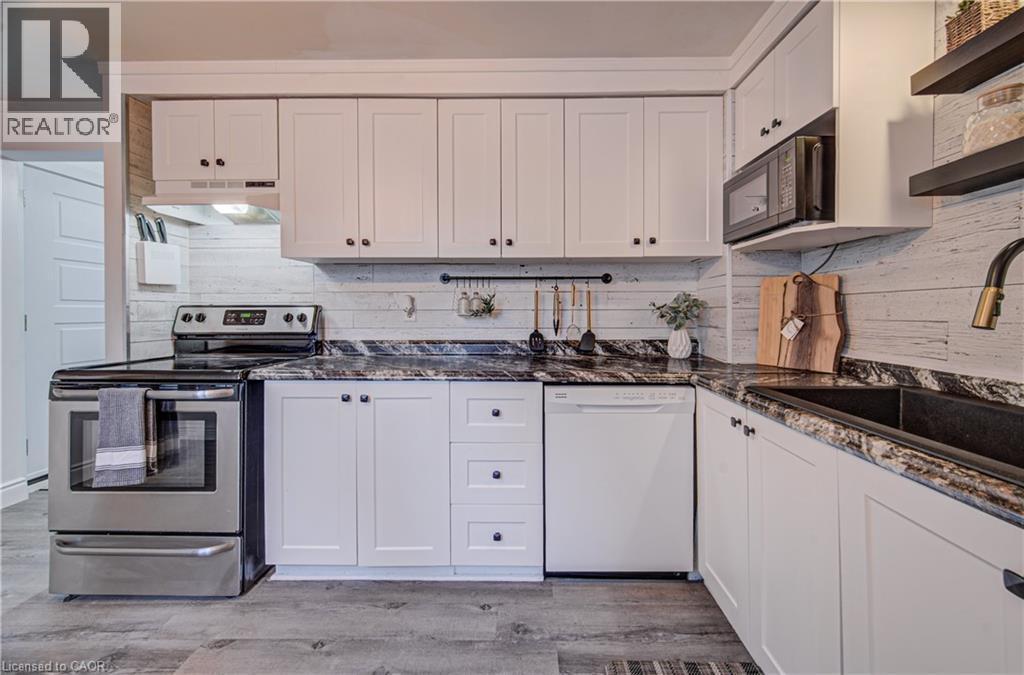 150 Glamis Road, Cambridge, ON - Indoor Photo Showing Kitchen