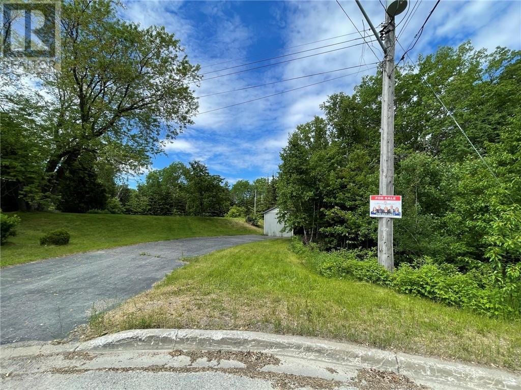 6 Gill Crescent, Onaping, ON