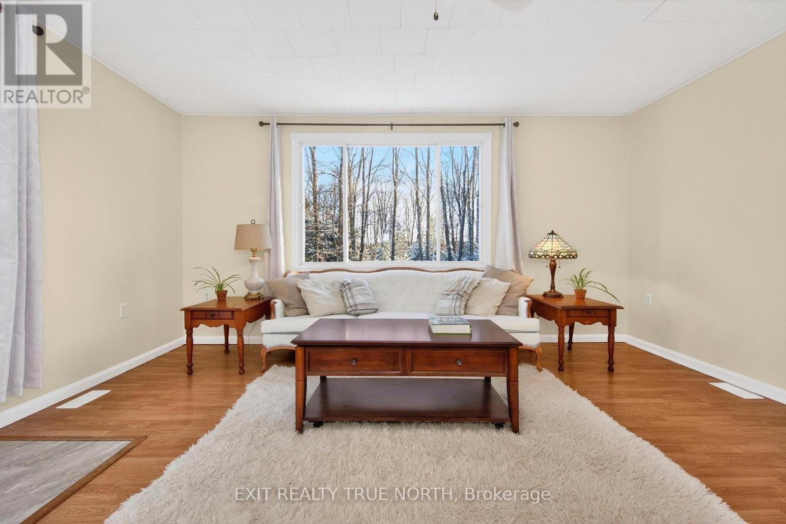 8 Robin Court, Tiny, ON - Indoor