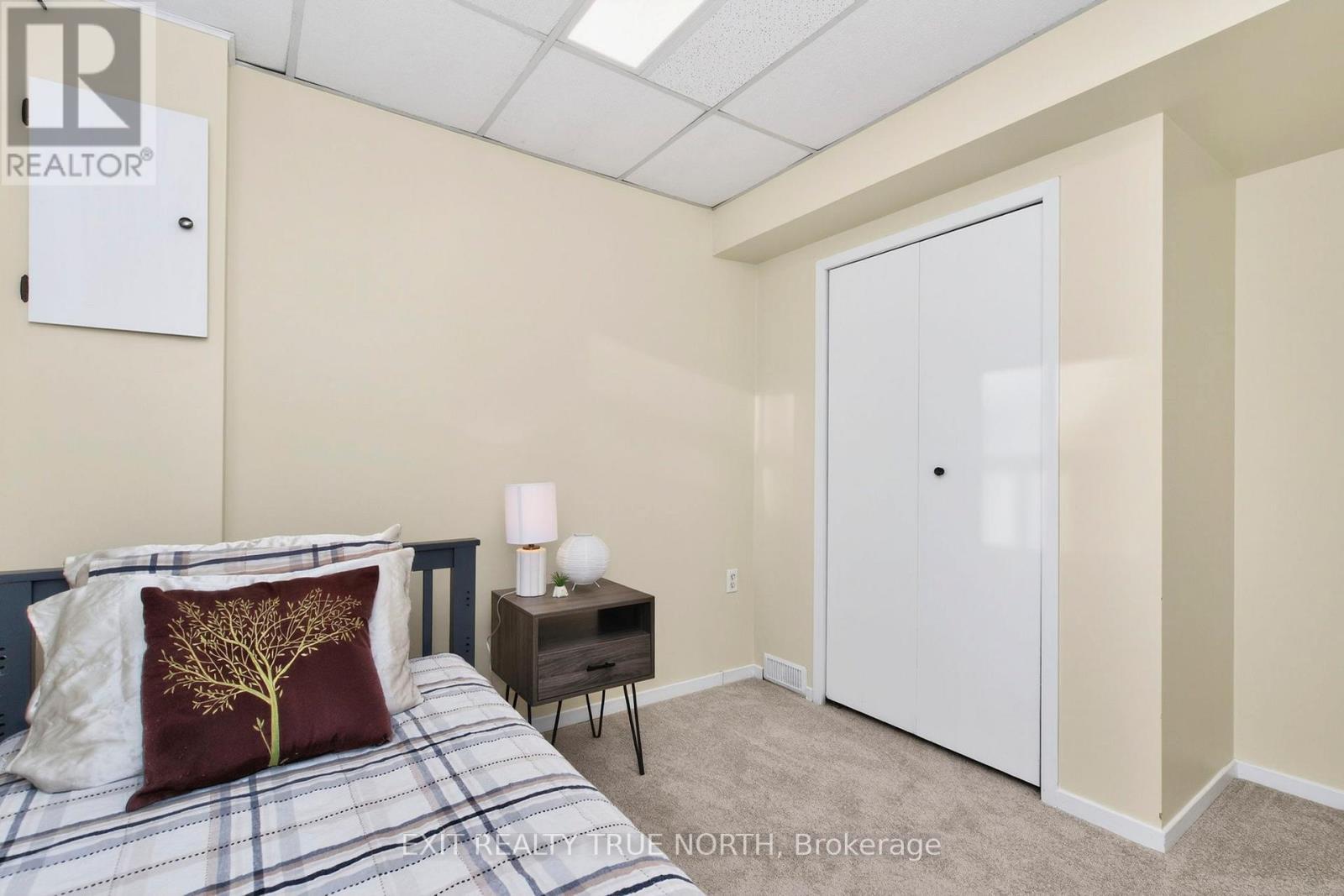 8 Robin Court, Tiny, ON - Indoor Photo Showing Bedroom