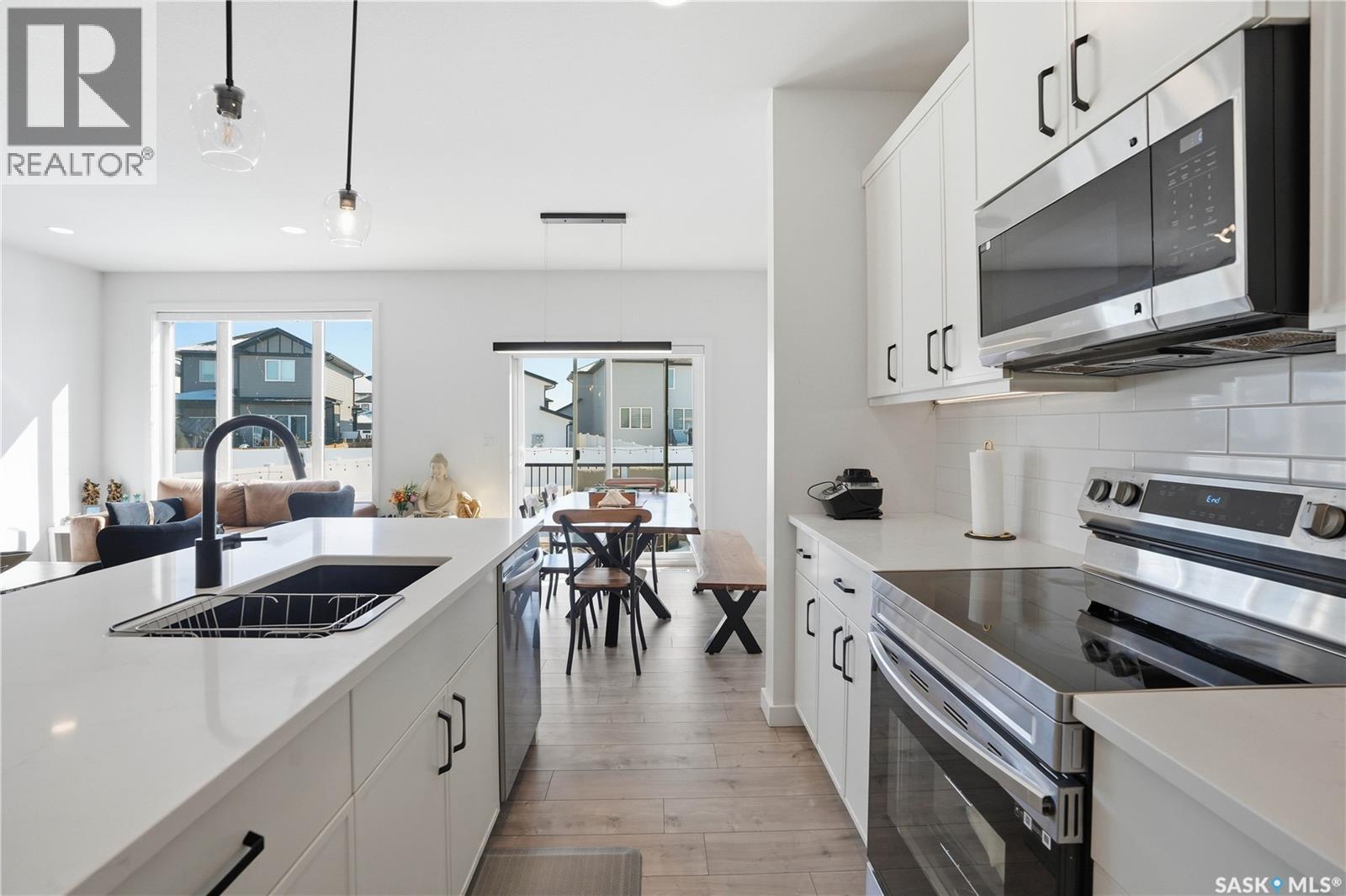 360 Barrett Street, Saskatoon, SK - Indoor Photo Showing Kitchen With Stainless Steel Kitchen With Double Sink With Upgraded Kitchen