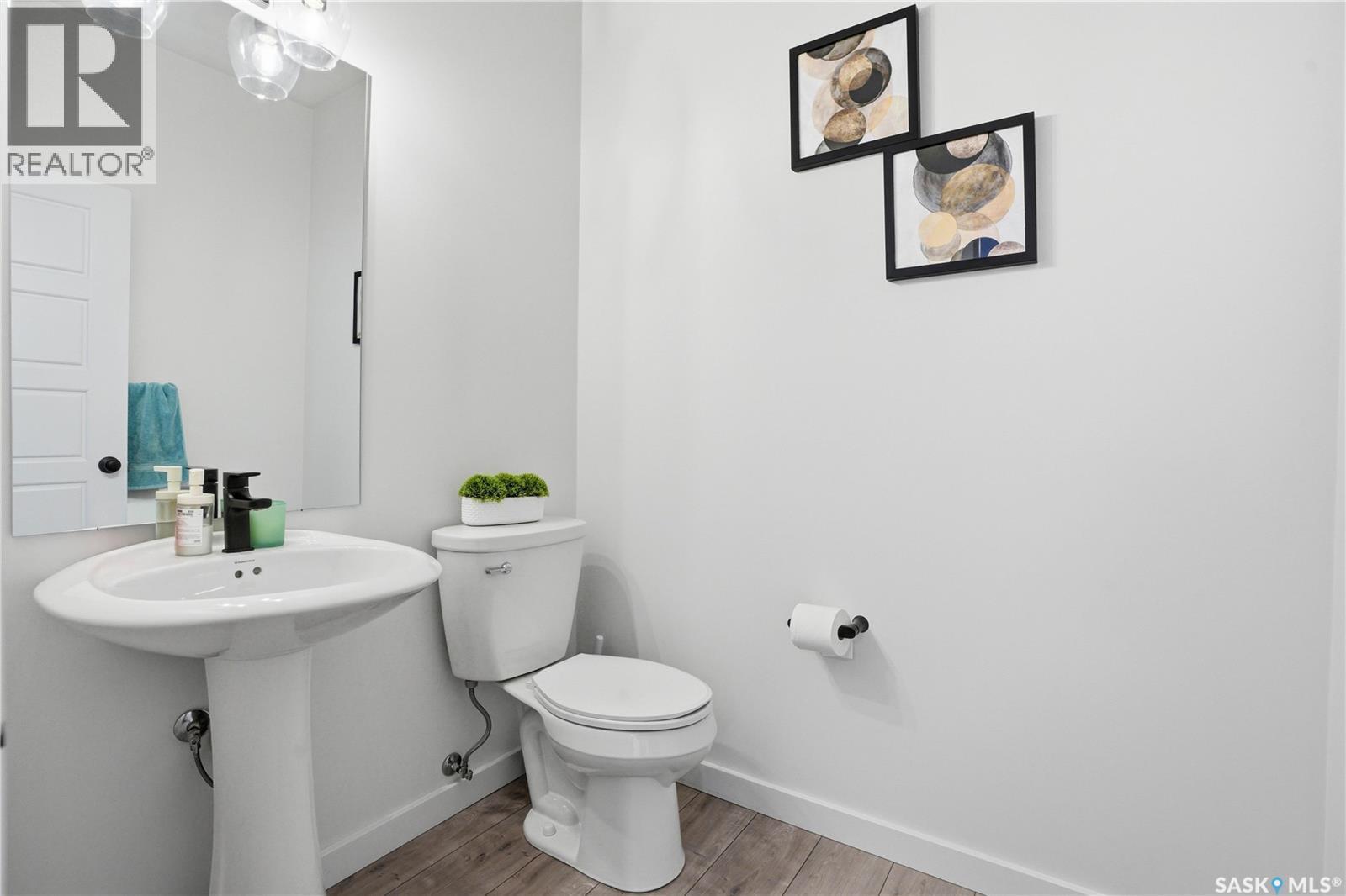 360 Barrett Street, Saskatoon, SK - Indoor Photo Showing Bathroom