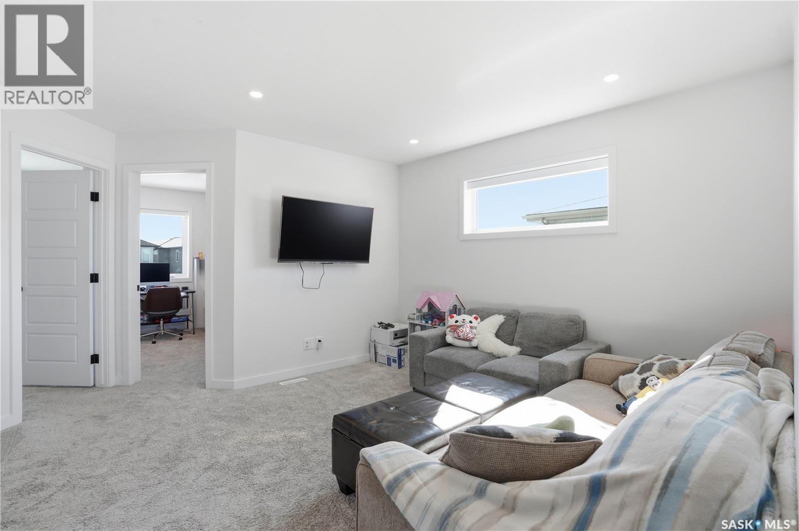 360 Barrett Street, Saskatoon, SK - Indoor Photo Showing Living Room