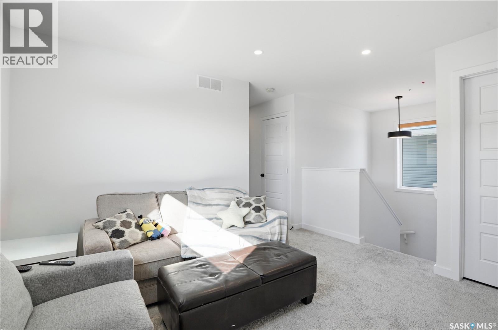 360 Barrett Street, Saskatoon, SK - Indoor