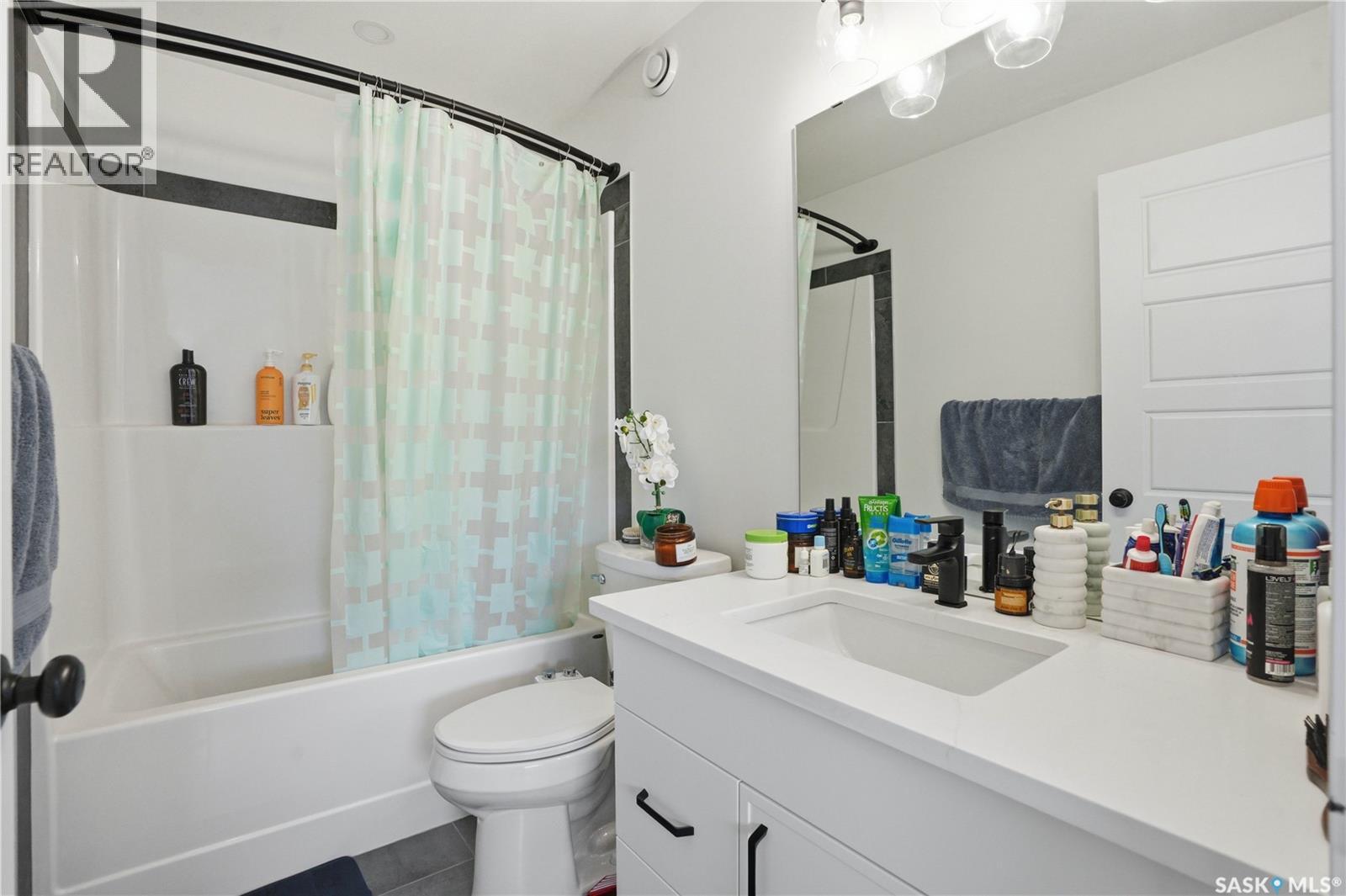 360 Barrett Street, Saskatoon, SK - Indoor Photo Showing Bathroom