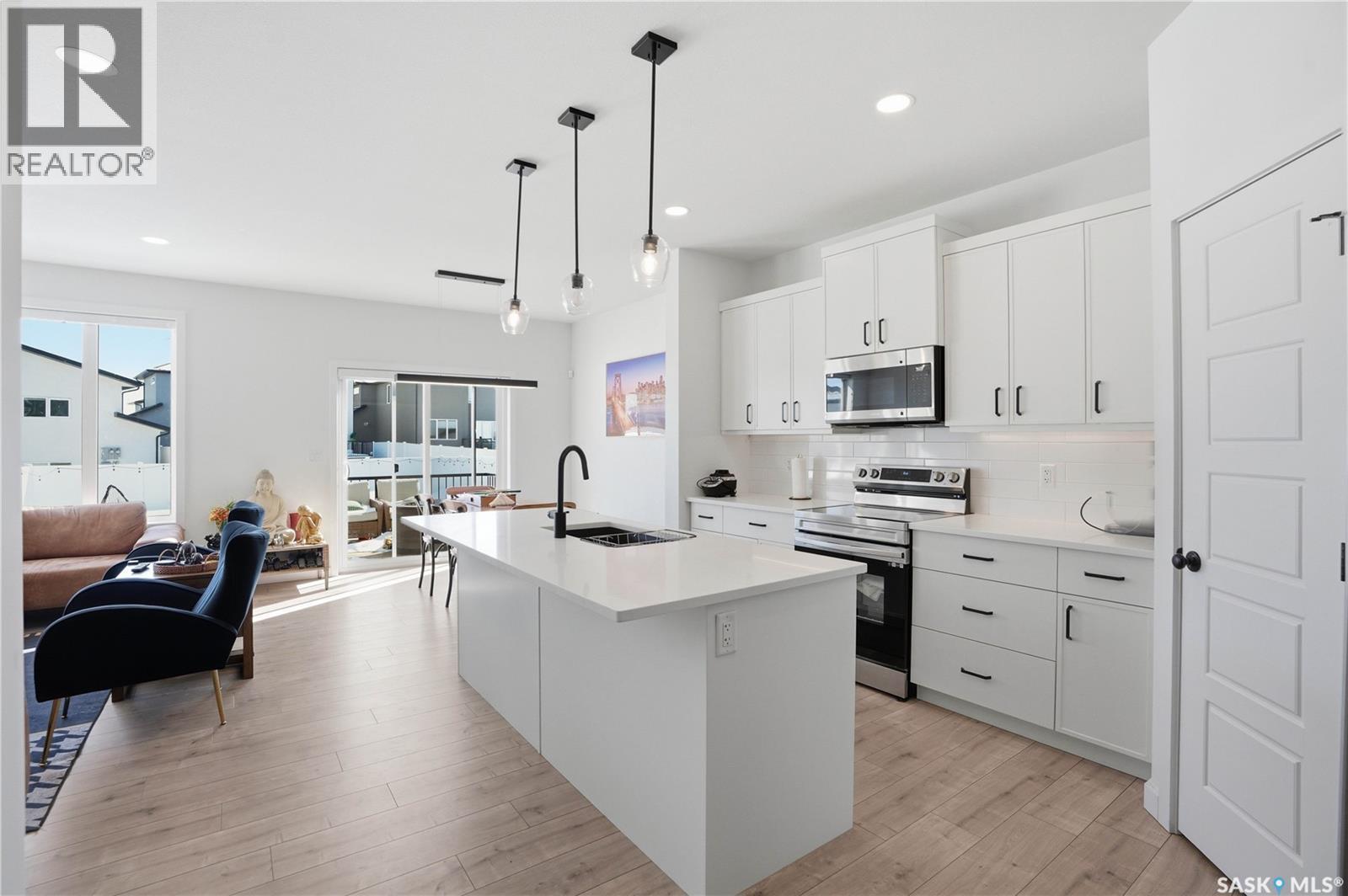 360 Barrett Street, Saskatoon, SK - Indoor Photo Showing Kitchen With Upgraded Kitchen
