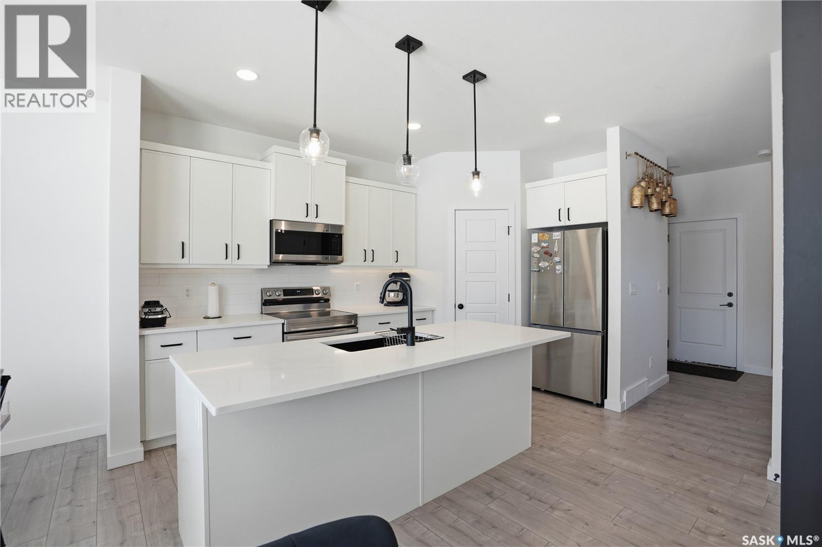 360 Barrett Street, Saskatoon, SK - Indoor Photo Showing Kitchen With Stainless Steel Kitchen With Upgraded Kitchen