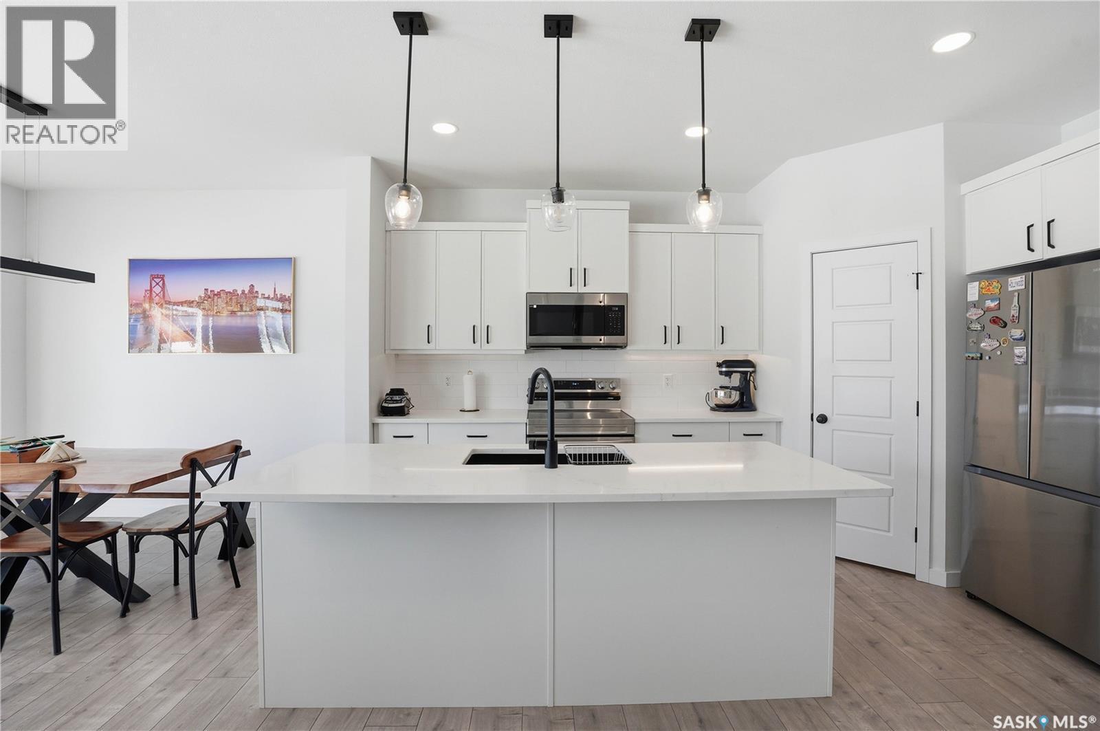360 Barrett Street, Saskatoon, SK - Indoor Photo Showing Kitchen With Upgraded Kitchen