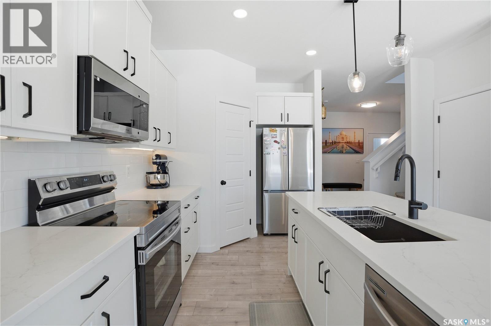 360 Barrett Street, Saskatoon, SK - Indoor Photo Showing Kitchen With Stainless Steel Kitchen With Upgraded Kitchen