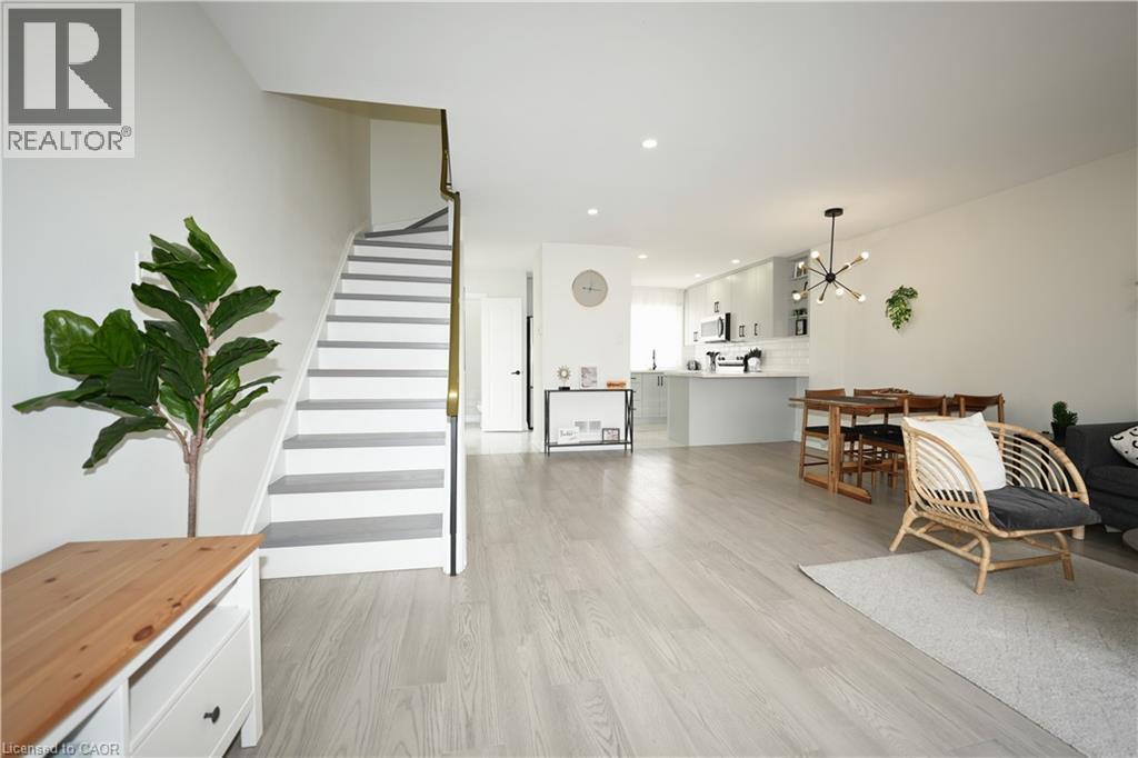 140 Jansen Avenue, Kitchener, ON - Indoor