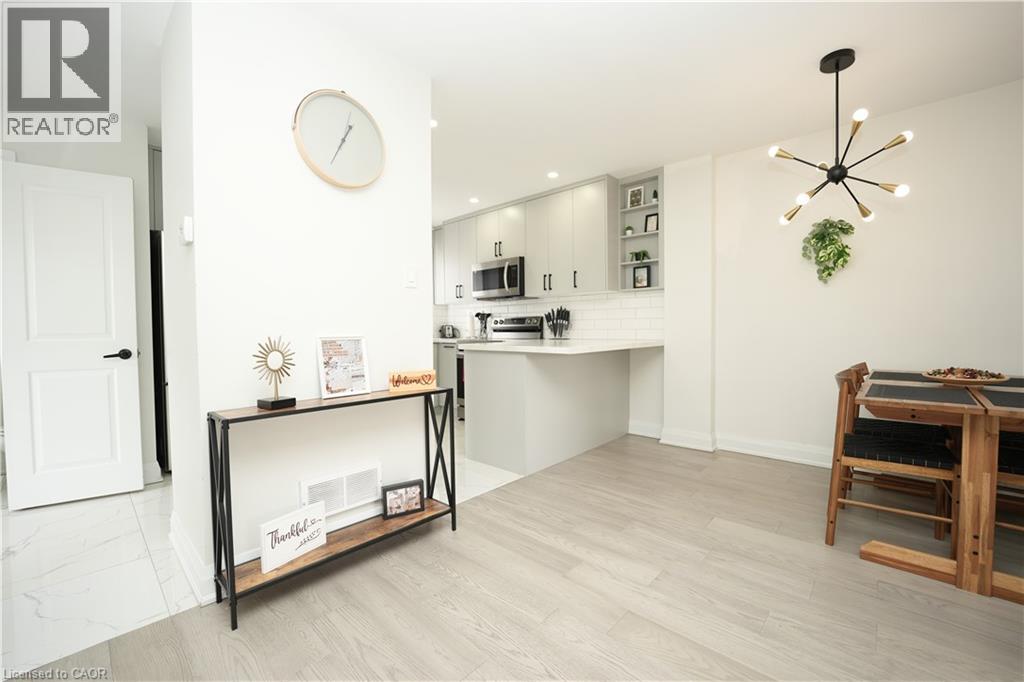 140 Jansen Avenue, Kitchener, ON - Indoor