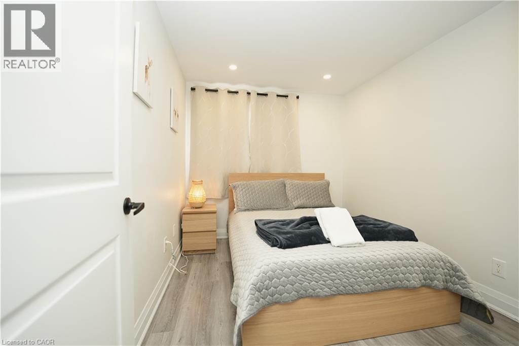 140 Jansen Avenue, Kitchener, ON - Indoor Photo Showing Bedroom