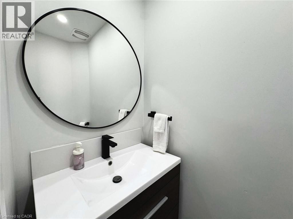 140 Jansen Avenue, Kitchener, ON - Indoor Photo Showing Bathroom