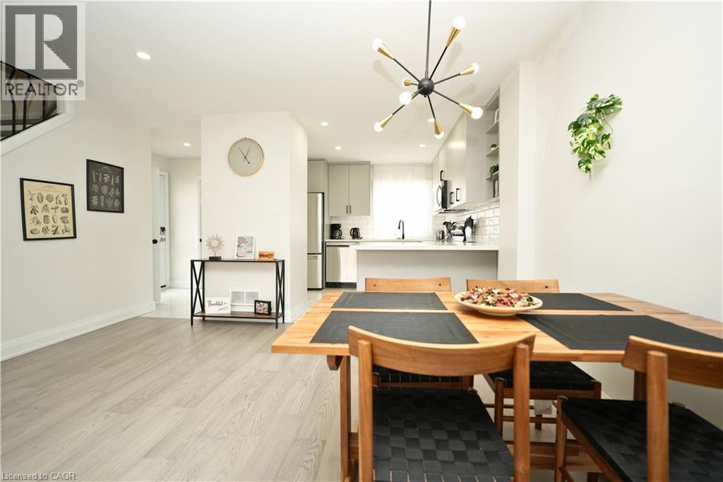 140 Jansen Avenue, Kitchener, ON - Indoor Photo Showing Dining Room