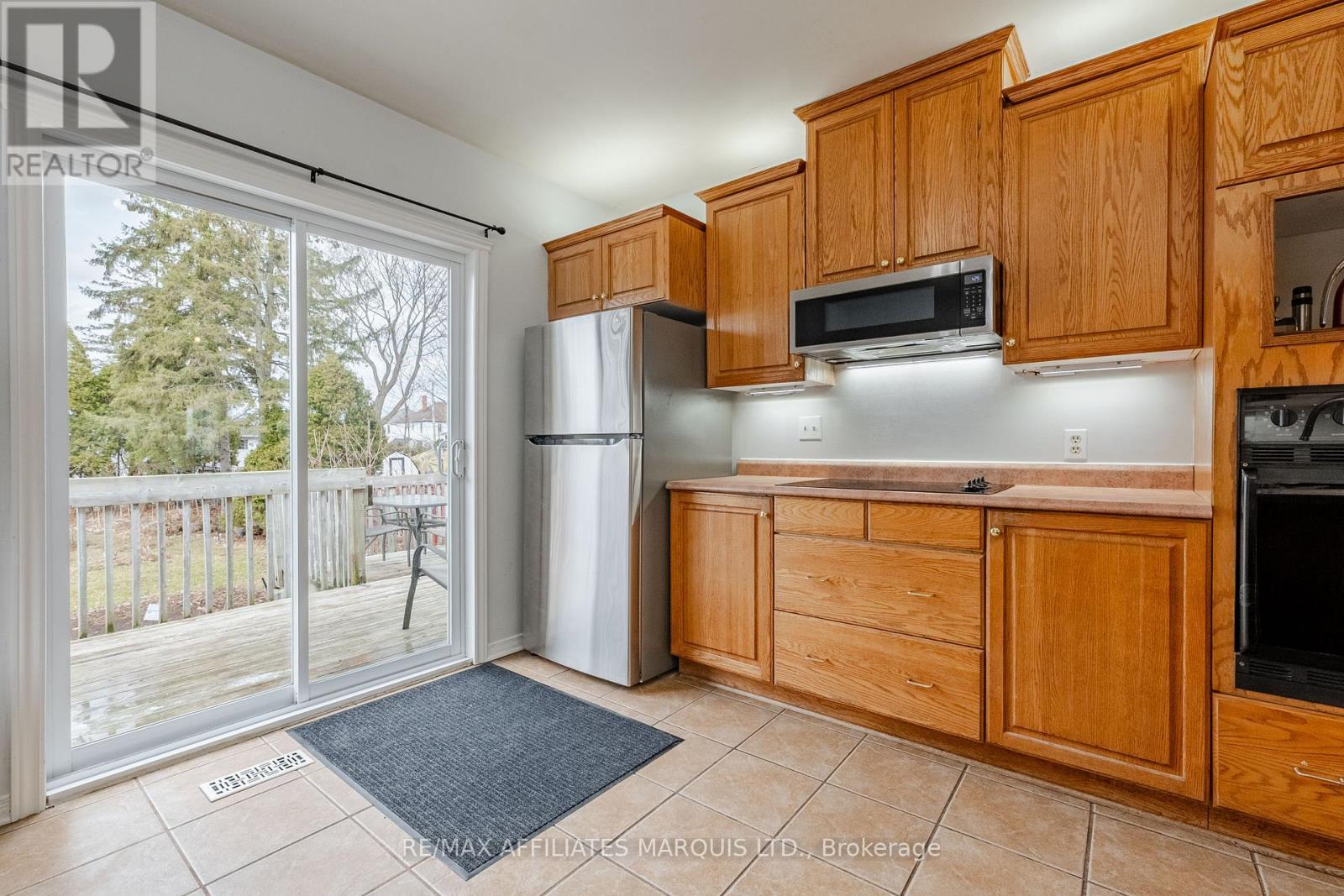 323 Eighth Street E, Cornwall, ON - Indoor Photo Showing Kitchen