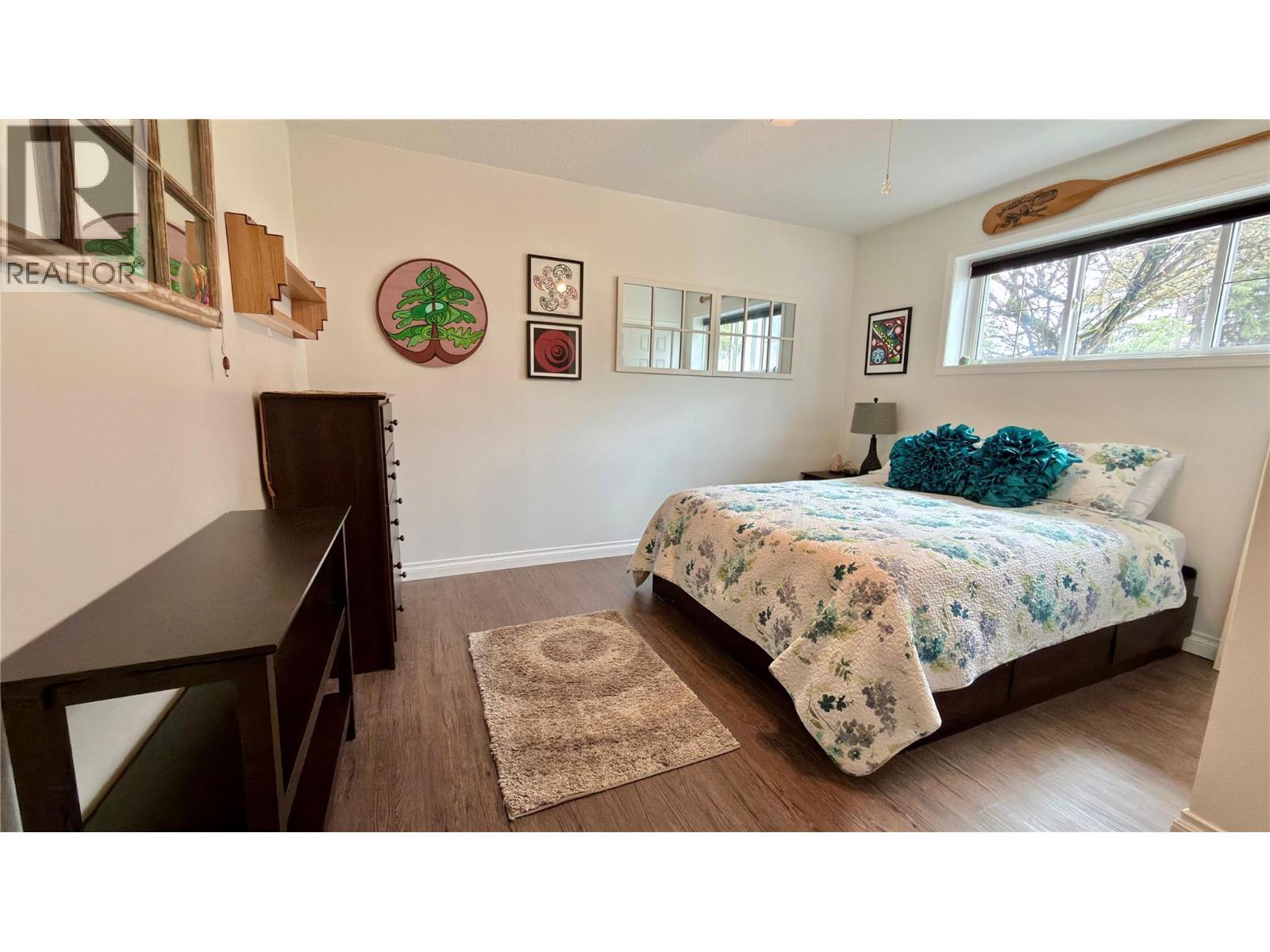 461 Eighth Avenue, Midway, BC - Indoor Photo Showing Bedroom