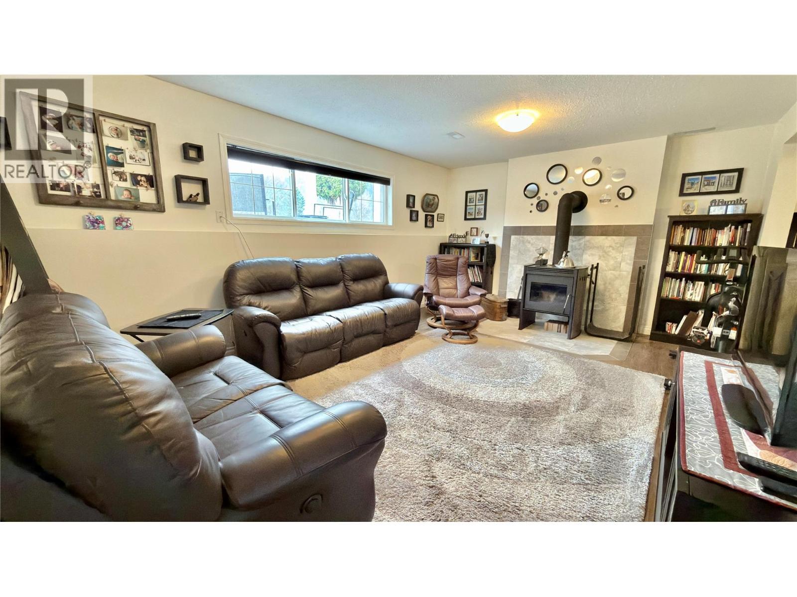461 Eighth Avenue, Midway, BC - Indoor Photo Showing Living Room With Fireplace