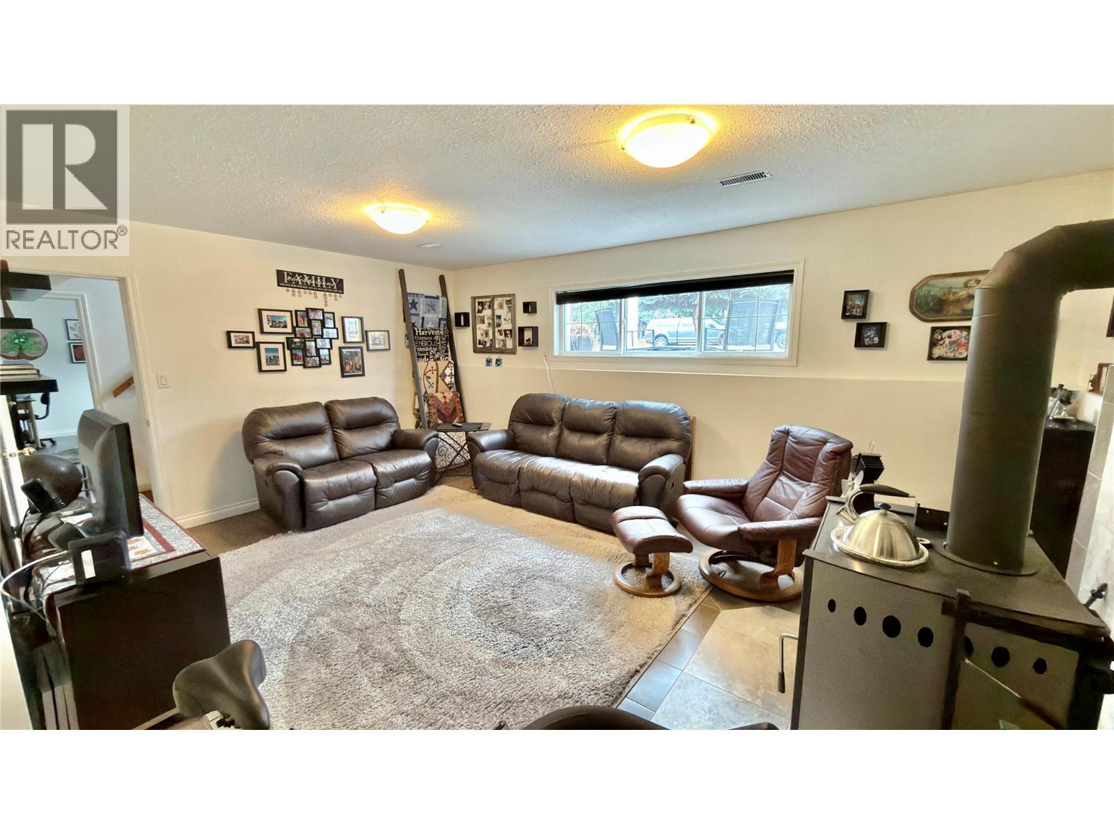 461 Eighth Avenue, Midway, BC - Indoor