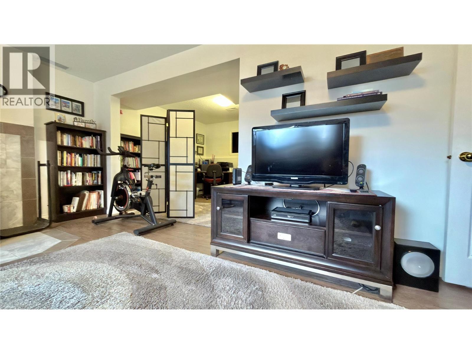 461 Eighth Avenue, Midway, BC - Indoor Photo Showing Other Room