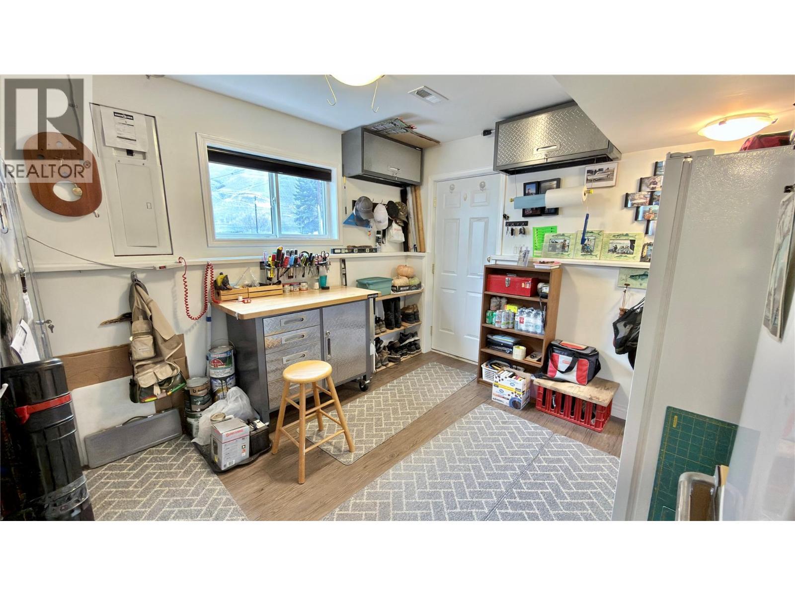 461 Eighth Avenue, Midway, BC - Indoor Photo Showing Other Room