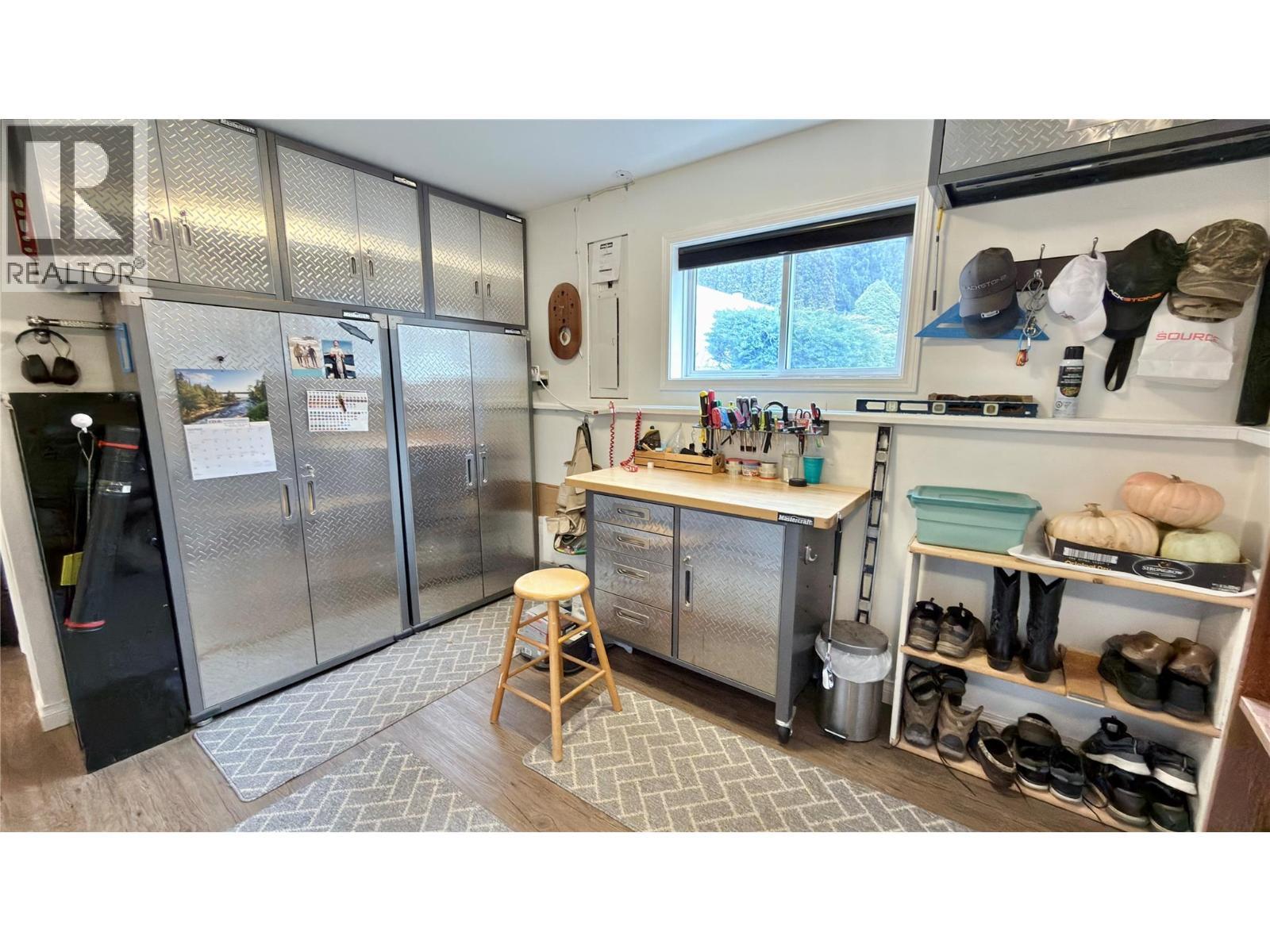 461 Eighth Avenue, Midway, BC - Indoor