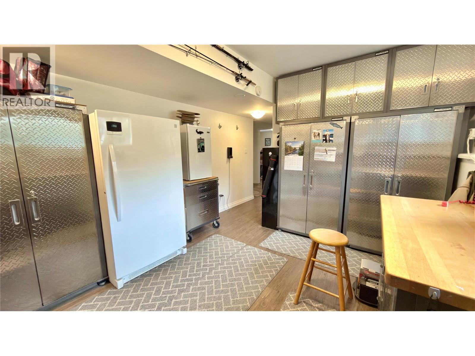 461 Eighth Avenue, Midway, BC - Indoor