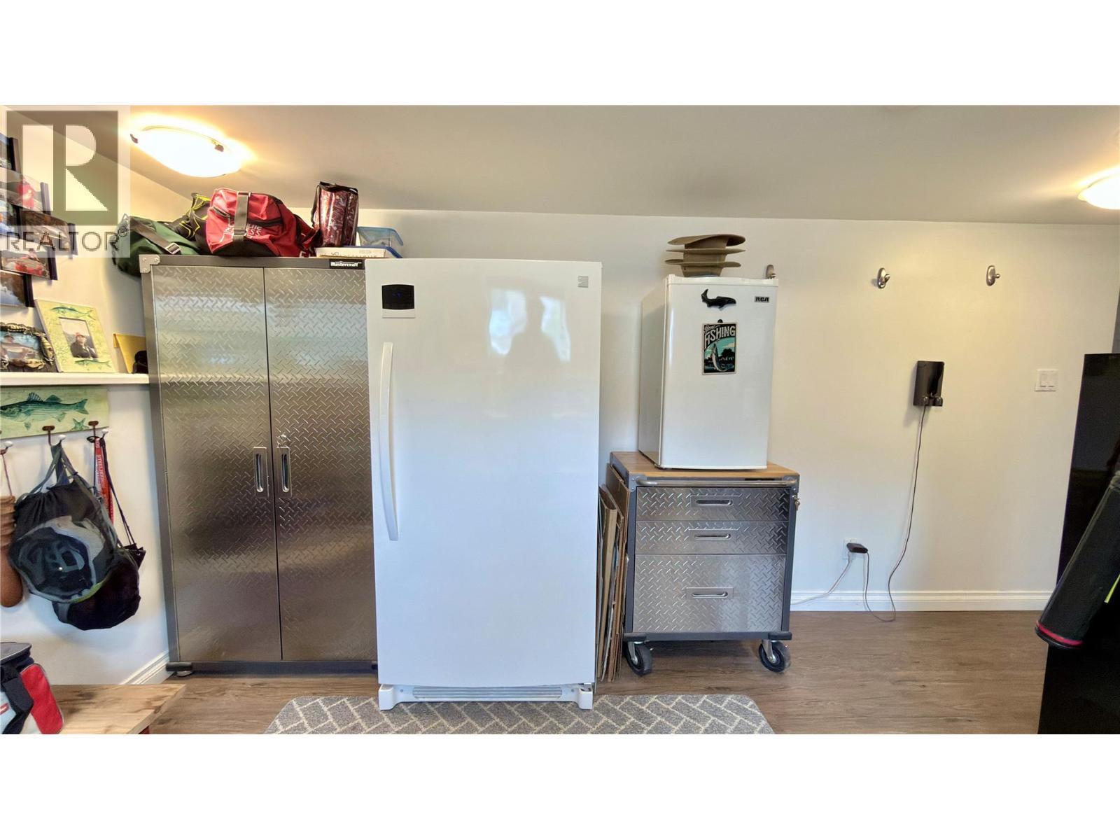 461 Eighth Avenue, Midway, BC - Indoor
