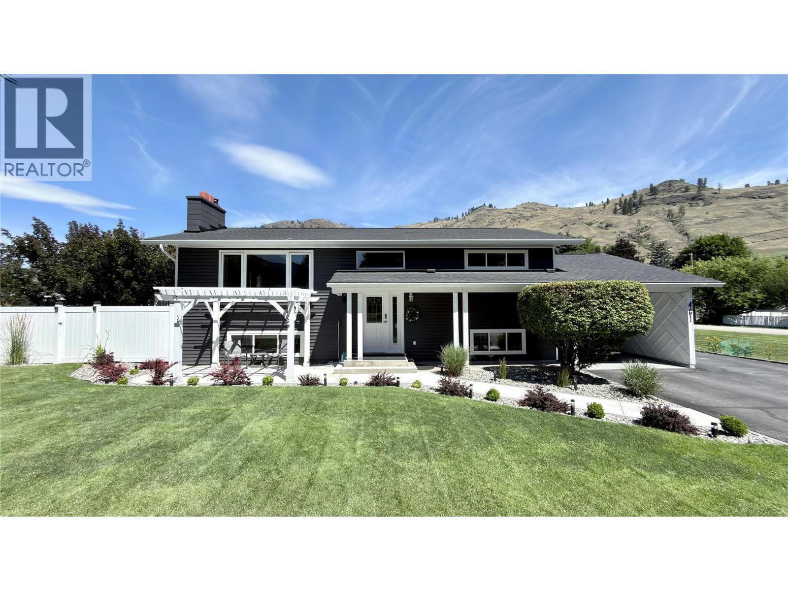 461 Eighth Avenue, Midway, BC