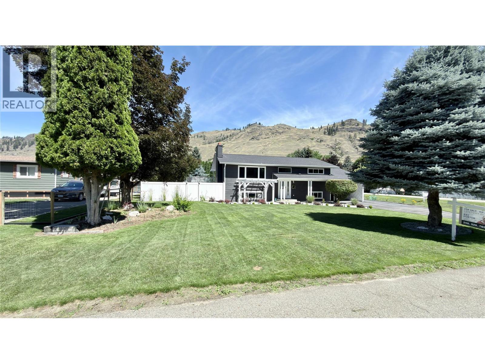 461 Eighth Avenue, Midway, BC