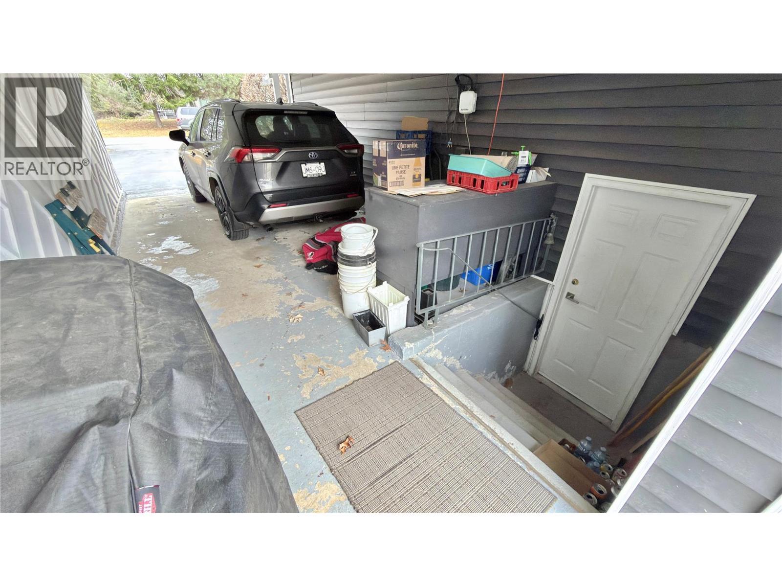 461 Eighth Avenue, Midway, BC - Outdoor