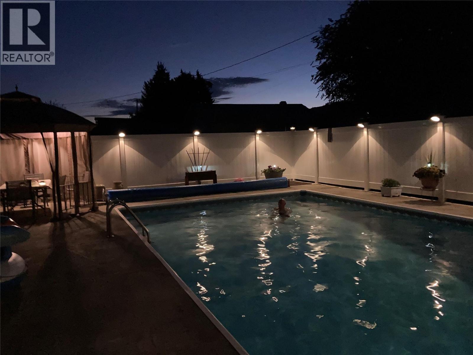 461 Eighth Avenue, Midway, BC -
